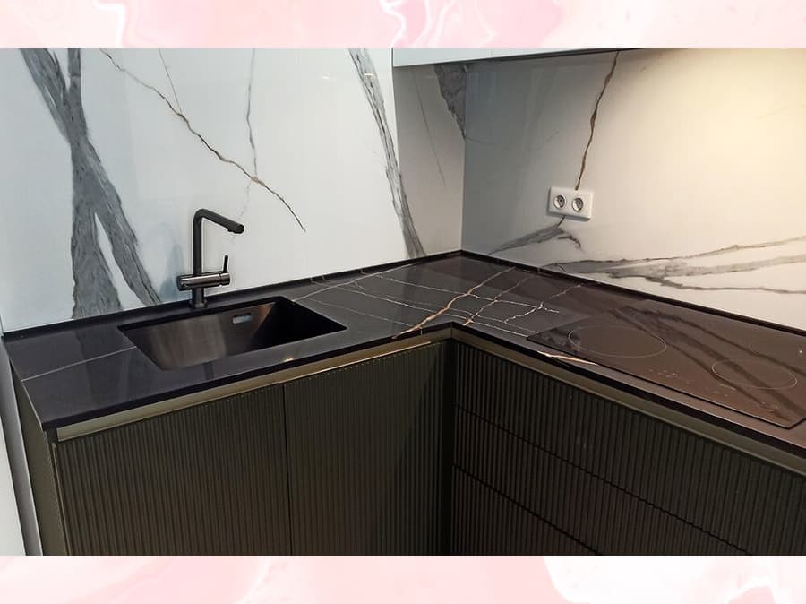 Темная угловая столешница