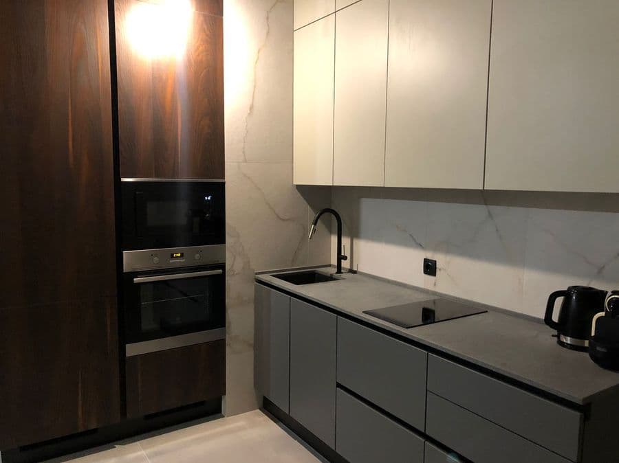 Серая кухонная столешница