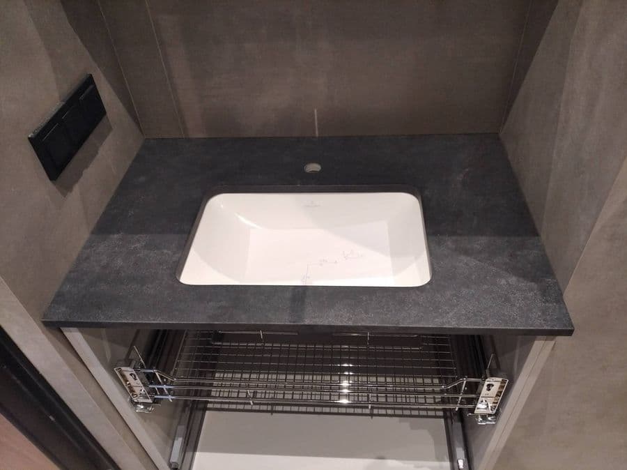 Прямая столешница для ванной