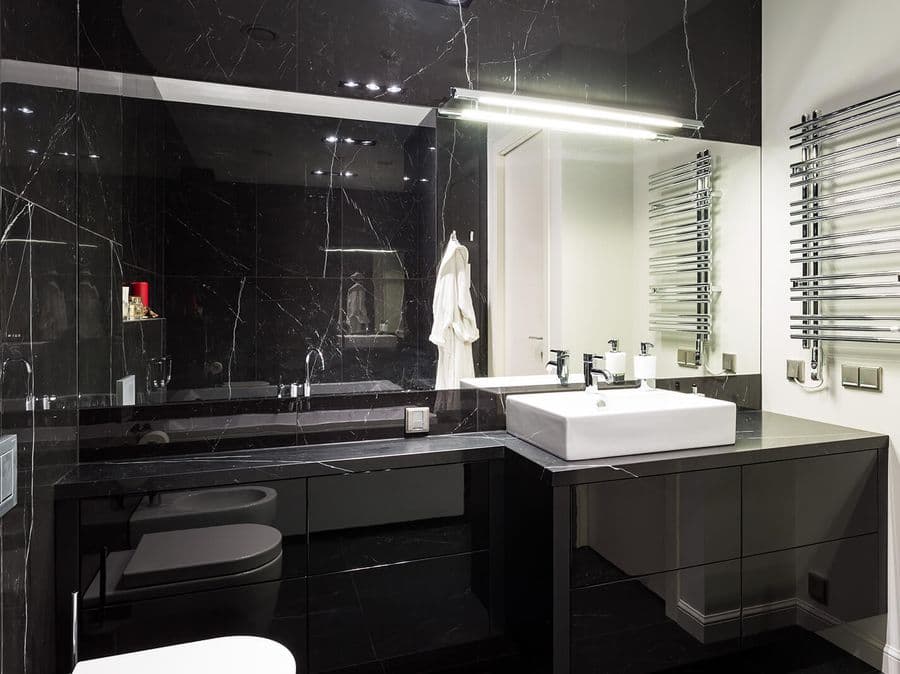 Черная столешница для ванной комнаты