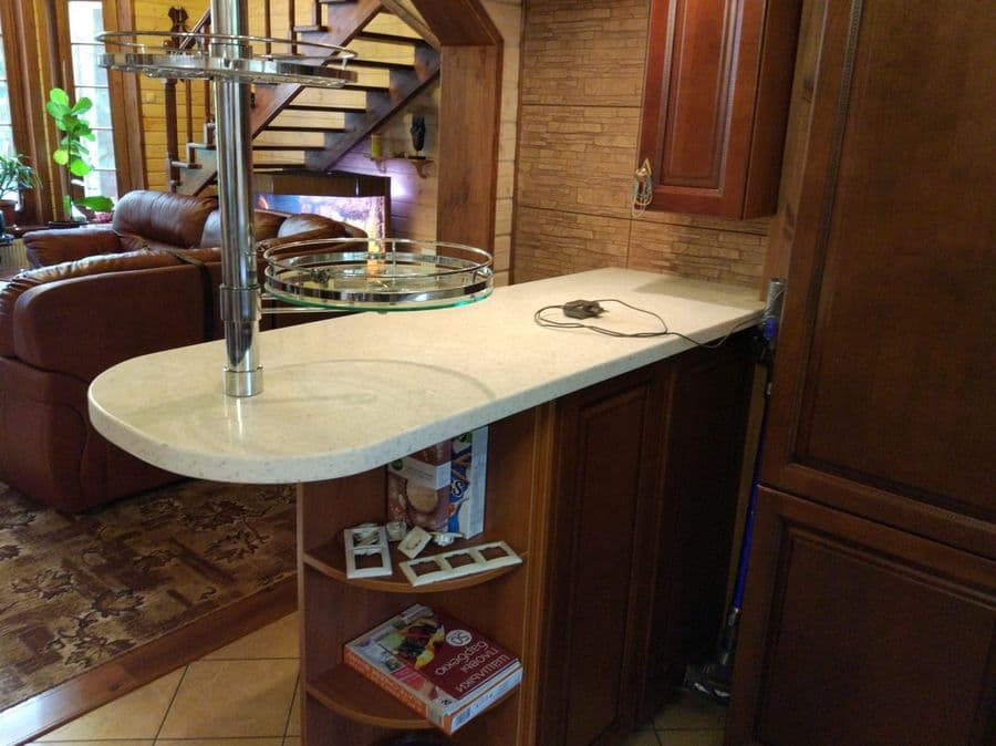 Барная стойка с скругленными углами