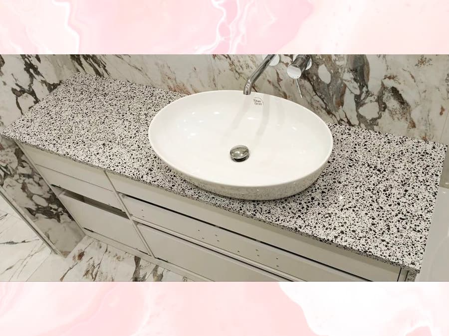 Столешница с вкраплениями для ванной