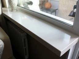 Белый глянцевый подоконник