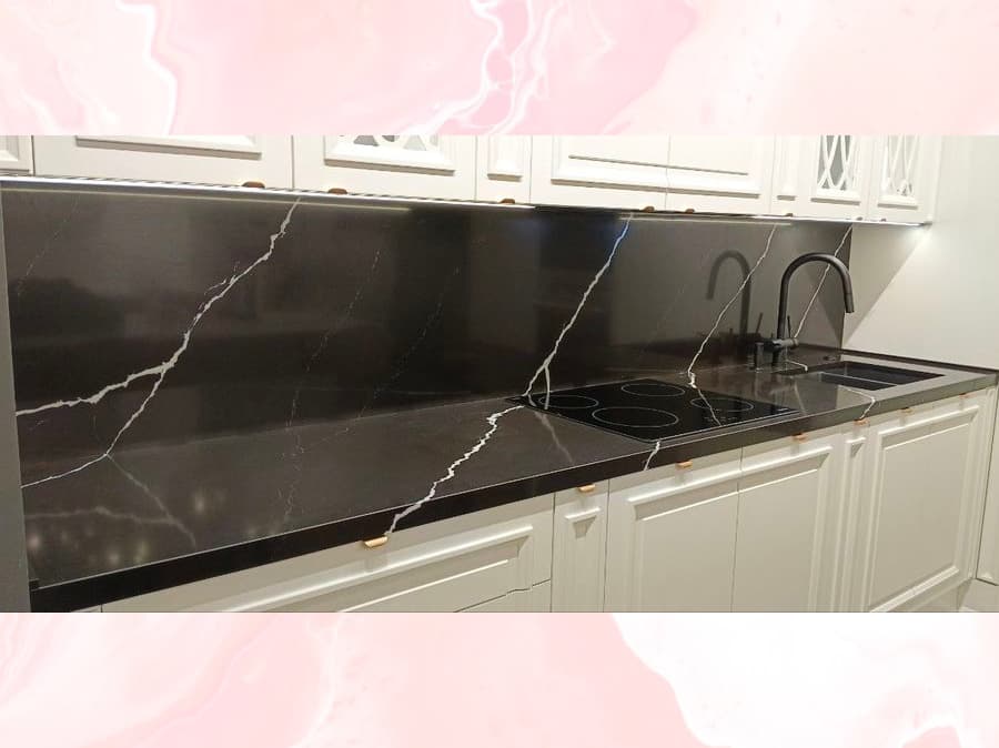 Кухонная столешница и стеновая панель под мрамор