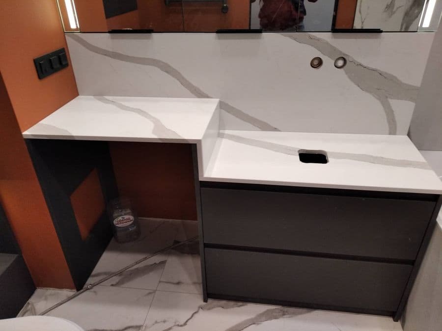 Столешница в два уровня для ванной