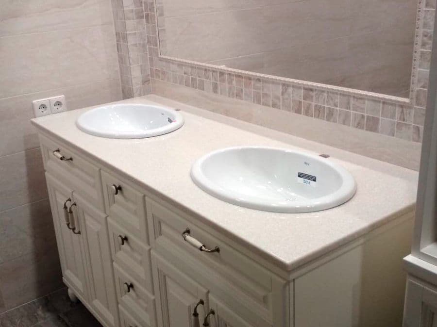 Прямая столешница для ванной